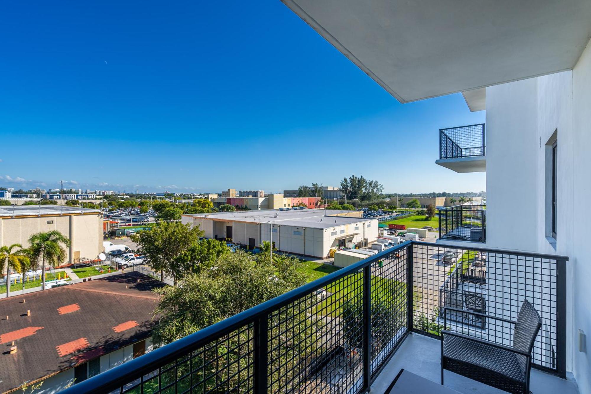 Amazing 2 Bedroom Unit In Doral Miami With Free Parking Hialeah Gardens Exterior foto